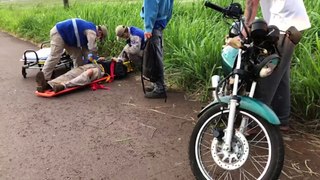 Motociclista sofre queda após inseto entrar em capacete