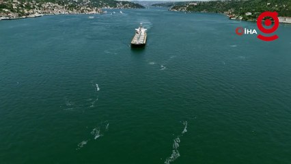 İstanbul Boğazı’nda merak uyandıran görüntü