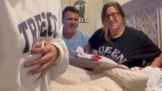 Daughter fools her mom with her dad's feigned familiarity