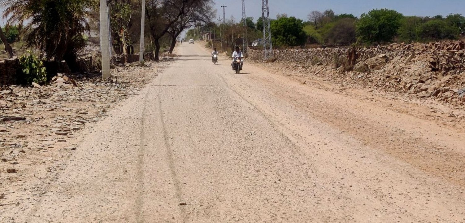 स्टेट हाइवे 115 का धीमी गति से हो रहा निर्माण