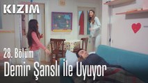 Demir, Şanslı ile uyuyor - Kızım 28. Bölüm