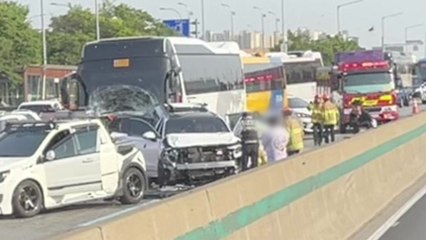 경부고속도로서 체험학습 버스 연쇄 추돌 🚗 8명 부상