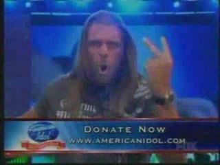 Triple h en Idol Gives backs