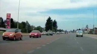 Wypadek w Tyczynie z udziałem motocyklisty. Karetka pogotowia zabrała go do szpitala