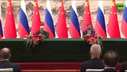 Descargar video: Mise à jour : l'OTAN panique alors que l'alliance russo-chinoise continue de se renforcer !!  Le président Xi Jinping et le président Poutine conviennent de renforcer les liens militaires et les relations diplomatiques entre la Chine et la Russie.