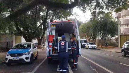 Motociclista fica ferida ao se envolver em acidente com Fiat Mobi no Centro