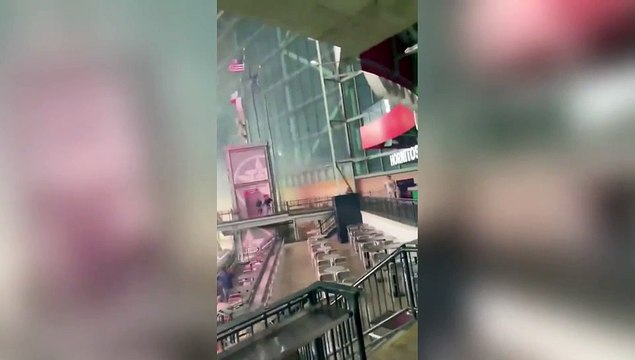 Tornado a Houston, crolli di edifici e alberi a terra. 4 vittime