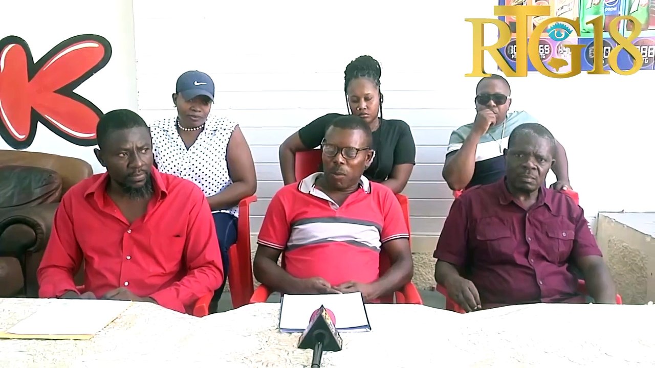 Plizyè anplwaye nan OAVCT leve vwa yo pou mande pi bon salè ak ogmantasyon sou kat debi yo.