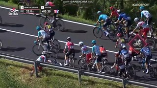 Chute massive lors de la 13e étape du Giro, Ewen Costiou impliqué