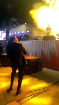 Erdal Beşikçioğlu, Melek Mosso konserinde dans etti