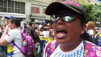 Maduro marcha con estudiantes tras lanzar equipo de campaña en Venezuela