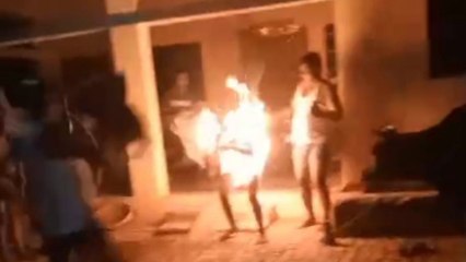 वीडियो: शराब के नशे में युवक में अपने को किया आपके हवाले, रोंगटे खड़े कर देने वाला वीडियो