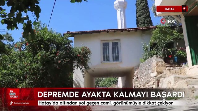 Hatay'da altından yol geçen cami, görünümüyle dikkat çekiyor