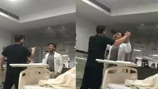 झांसी मेडिकल कॉलेज में डॉक्टरों की मारपीट का वीडियो वायरल: मरीजों के बीच मची अफरा तफरी, जांच शुरू