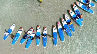 A Mondello il toccante Paddle Out (un’antica tradizione hawaiana)