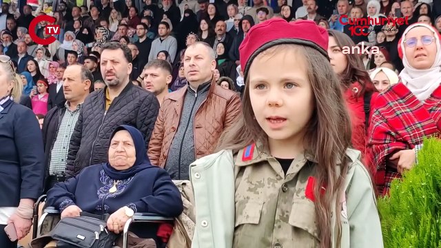 Karabük'te bir baba, eğitimini tamamlayan asker oğlunu çocukluk battaniyesi ile aradı