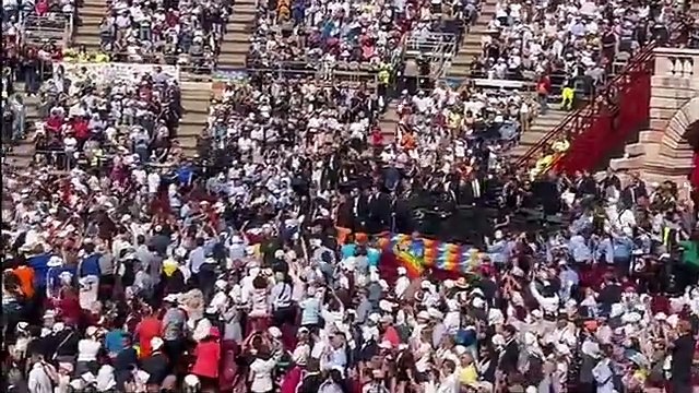 Verona, l'arrivo del Papa in Arena