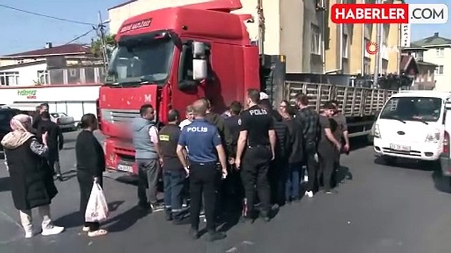 Ataşehir'de direksiyon başında kalp krizi geçiren şoför ortalığı birbirine kattı