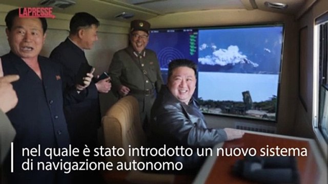 Corea del Nord, lanciato missile balistico: Kim assiste al test