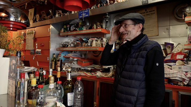 En refusant d'augmenter ses prix, le bar le moins cher de Paris s'est mis dans le rouge