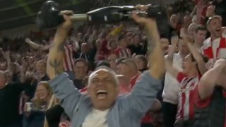 Southampton fan celebrates with prosthetic leg during play-off win
