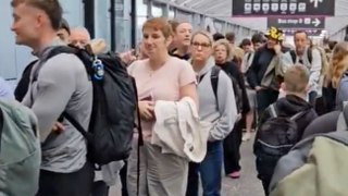 Hundreds queue outside Edinburgh Airport due to 'technical issue'
