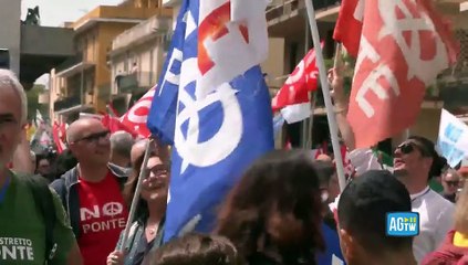 Ponte Stretto di Messina, i cittadini calabresi manifestano contro la realizzazione dell'opera