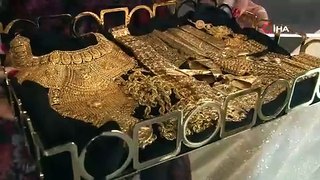 Şanlıurfa'da aşiret düğünü: Kilolarca altın ve takılar sandıkta toplandı