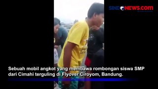 Kecelakaan Angkot Rombongan Pelajar SMP Asal Cimahi Terguling di Flyover Ciroyom Bandung
