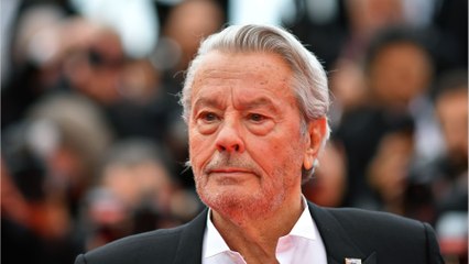 VOICI : Alain Delon : la fille d'Ari Boulogne demande un test ADN pour une recherche en paternité