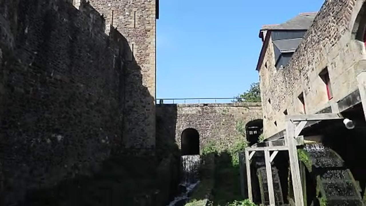 IMG_3890 Fougères (35), 20 000 habitants, Château fort, les quatre moulins CLIP