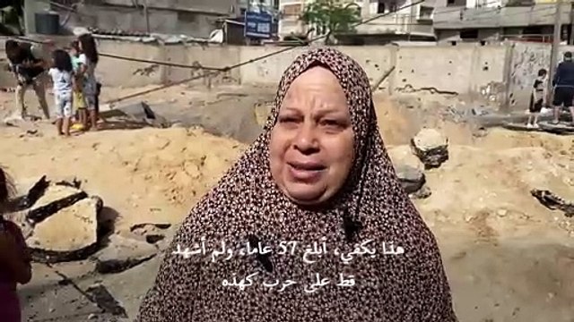 سكان غزة يتفقدون الأضرار التي خلفتها الغارة الجوية الإسرائيلية على رفح