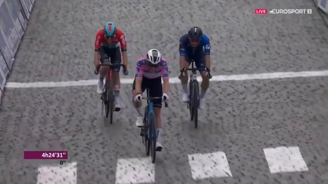 Cyclisme - 4 Jours de Dunkerque 2024 - Impressionnant, Sam Bennett remporte la 5e étape, le triplé !