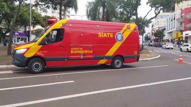 Veículos se envolvem em colisão no cruzamento das Avenidas Brasil e Carlos Gomes