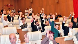 Adana'da belediye meclisi kendini adeta feshetti! Önemli konularda karar alma yetkisi Belediye Başkanı'na devredildi