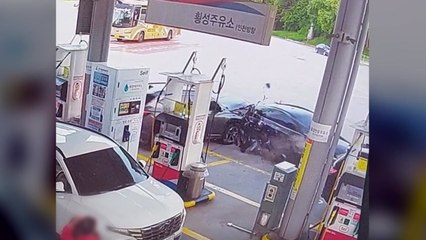 영동고속도로 횡성휴게소 차량 4대 추돌사고...5명 사상 / YTN