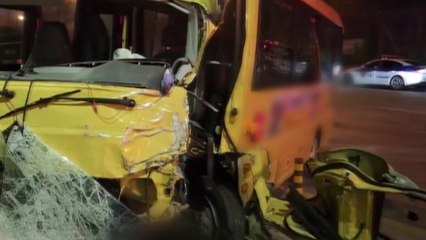 전북 전주에서 미니버스-승용차 충돌...12명 부상 / YTN