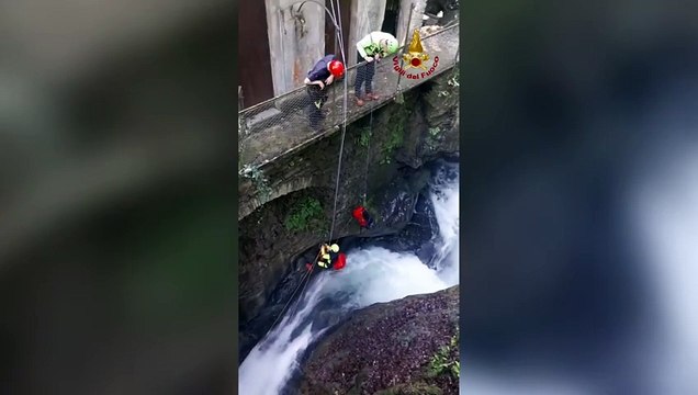 Lecco, 33enne affoga nel torrente Esine e muore: le immagini dei soccorsi