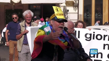 Download Video: Roma, al Pantheon sit-in per dire no all'estradizione di Julian Assange dal Regno Unito agli Usa