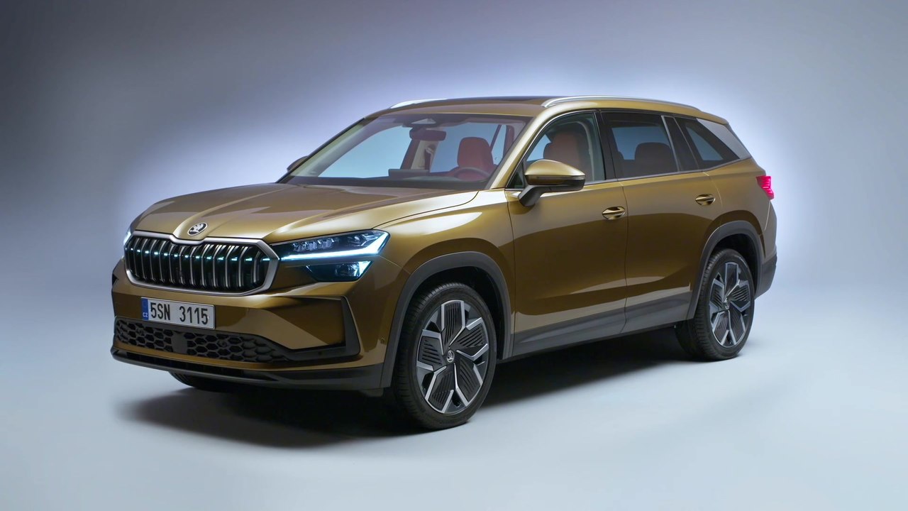 Der neue Škoda Kodiaq - Premiere für die zweite Generation LED-Matrixscheinwerfer, Frontgrill mit horizontalem Lichtband und verbundene Heckleuchten