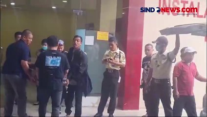 Dua Jenazah Korban Pesawat Jatuh di BSD Dibawa Keluarga dari RS Polri