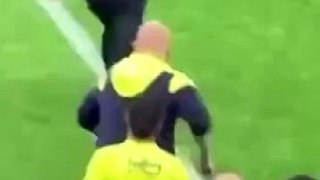 Fenerbahçe sahada bayrak açtı, İsmail Kartal'ın oğlu Emre Kartal Galatasaraylı isme saldırdı!