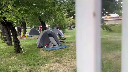 Télécharger la video: Ex Gkn, dopo il corteo a Firenze gli operai si accampano per protesta nel palazzo della Regione a Novoli