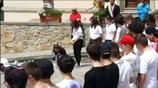 Eccidio nazista di Civitella, in provincia di Arezzo il flashmob degli studenti. Che ricordano le vittime