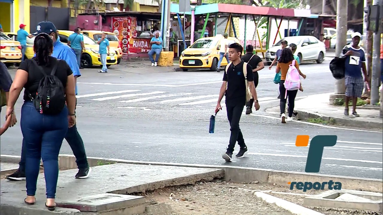 Conseguir un empleo se convierte en una odisea para los jóvenes