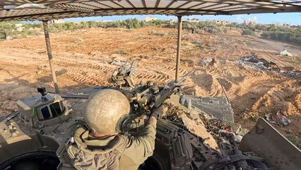 Combates continuam em Gaza; ajuda humanitária chega em cais improvisado