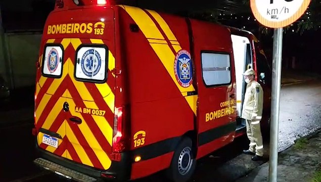 Motociclista é socorrido pelo Siate após forte colisão no Santa Cruz