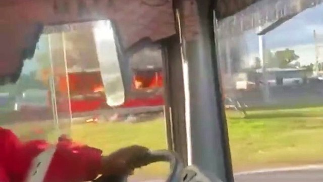 Se incendia el bus de los hinchas de River Plate que se trasladaban al partido con Belgrano