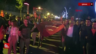 Silopi'de 300 metrelik Türk bayrağı ile gençlik yürüyüşü