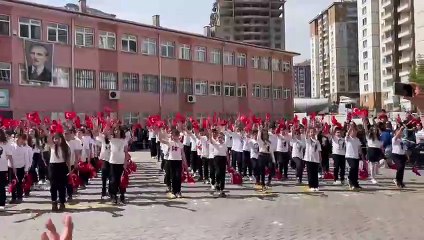 Ankara Mamak Ergenekon İlk Okulu 4.Sınıfların Gösterisi 2